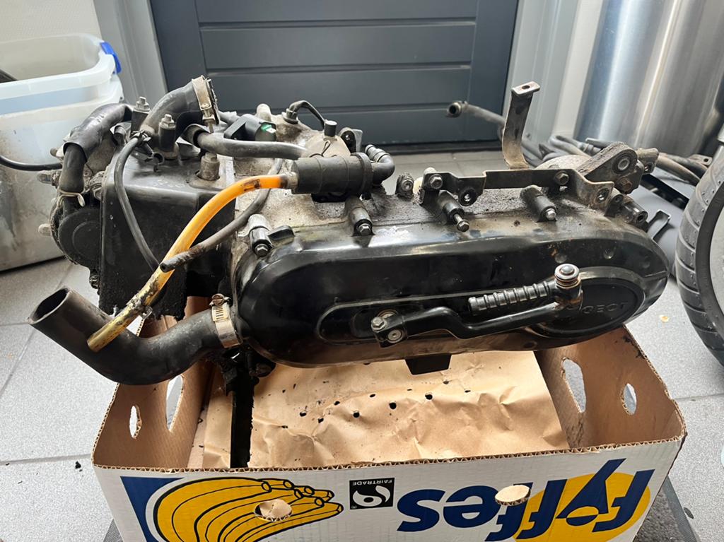 Peugeot speedfight 3 4 takt onderdelen, Ophalen