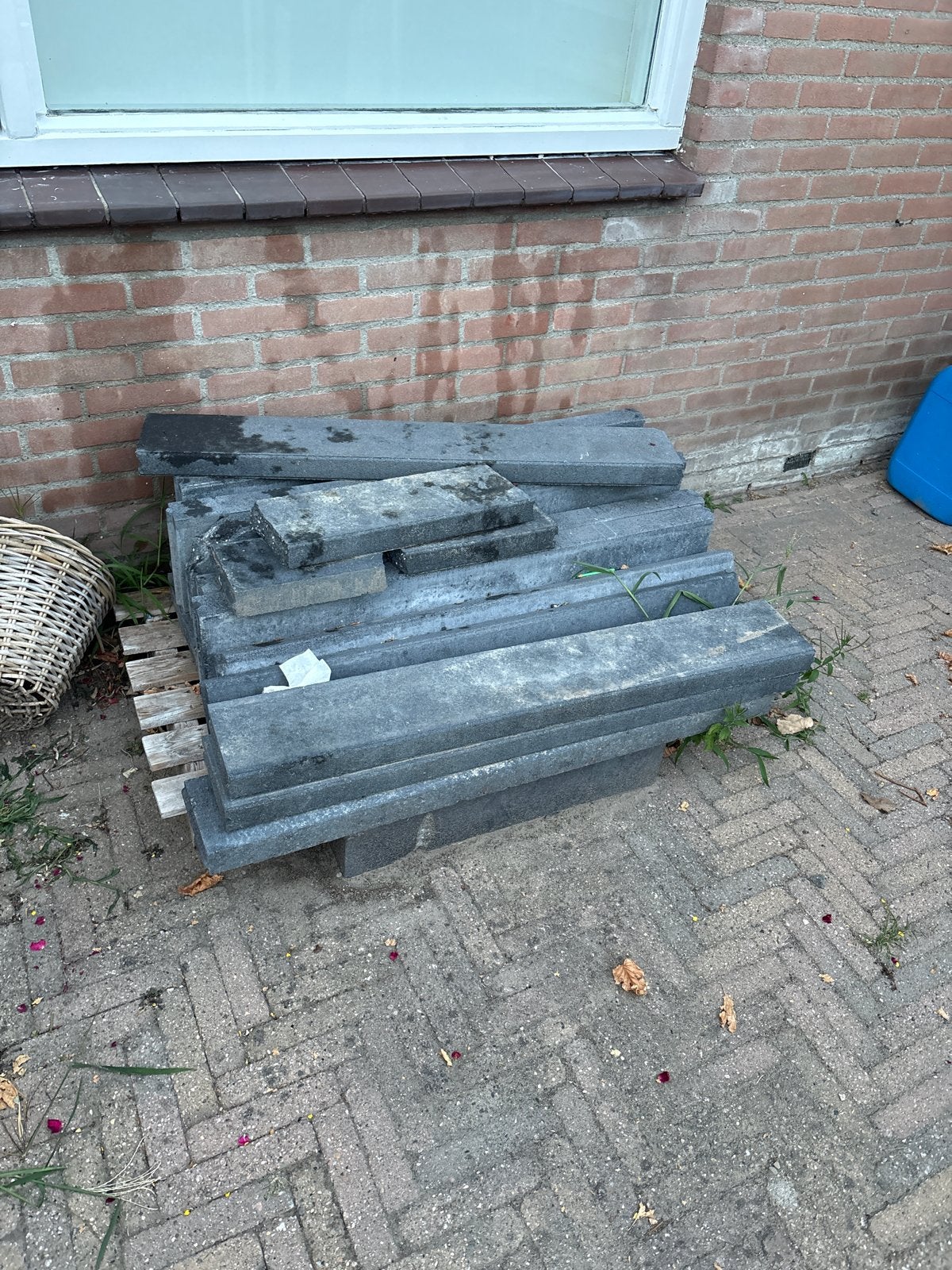 Gebruikte betonnen opsluitbanden 16 stuks 2 maten. 1 blok, Tuin en Terras, Tegels en Klinkers, Ophalen, Overige typen, Nieuw, Minder dan 5 m²