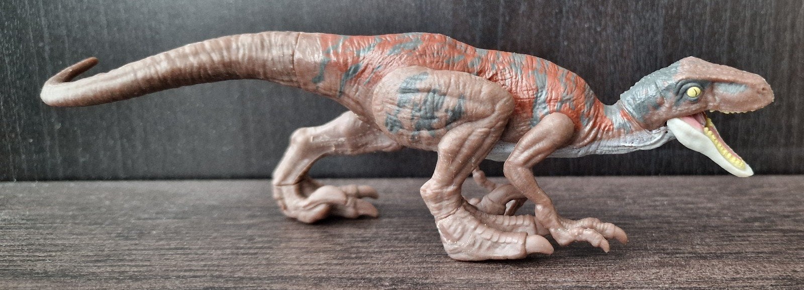 Jurassic World Dino Escape Velociraptor (Bruin), Ophalen, Gebruikt