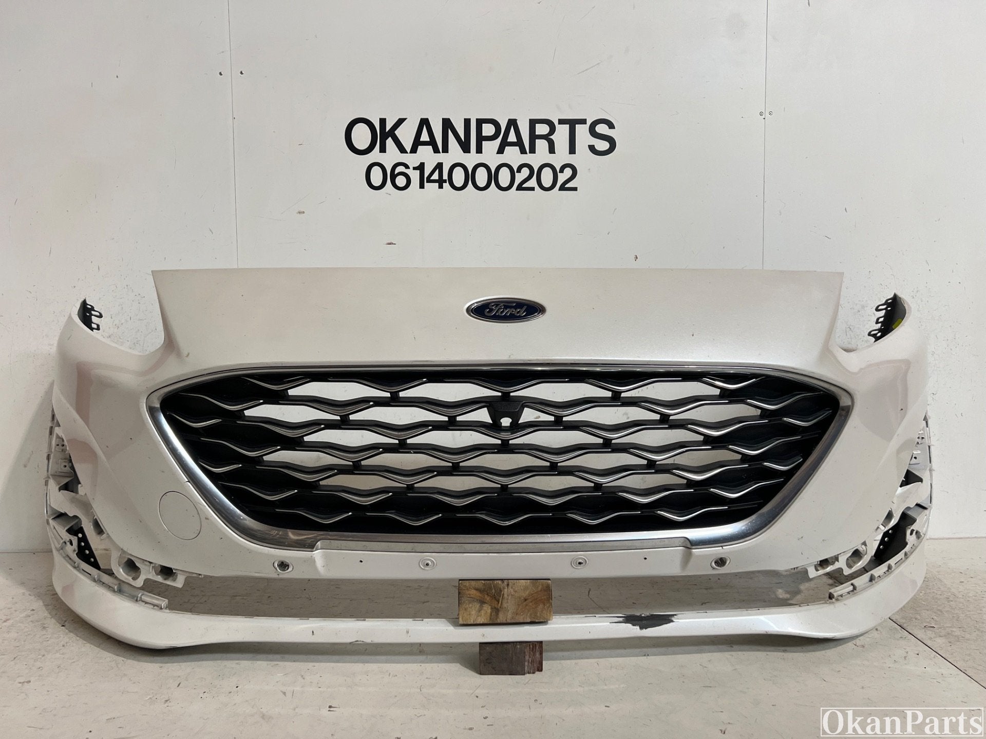 Ford Kuga III Vignale voorbumper LV4B-17F003-V, Gebruikt, Voor, Info@ford.com, Ophalen of Verzenden