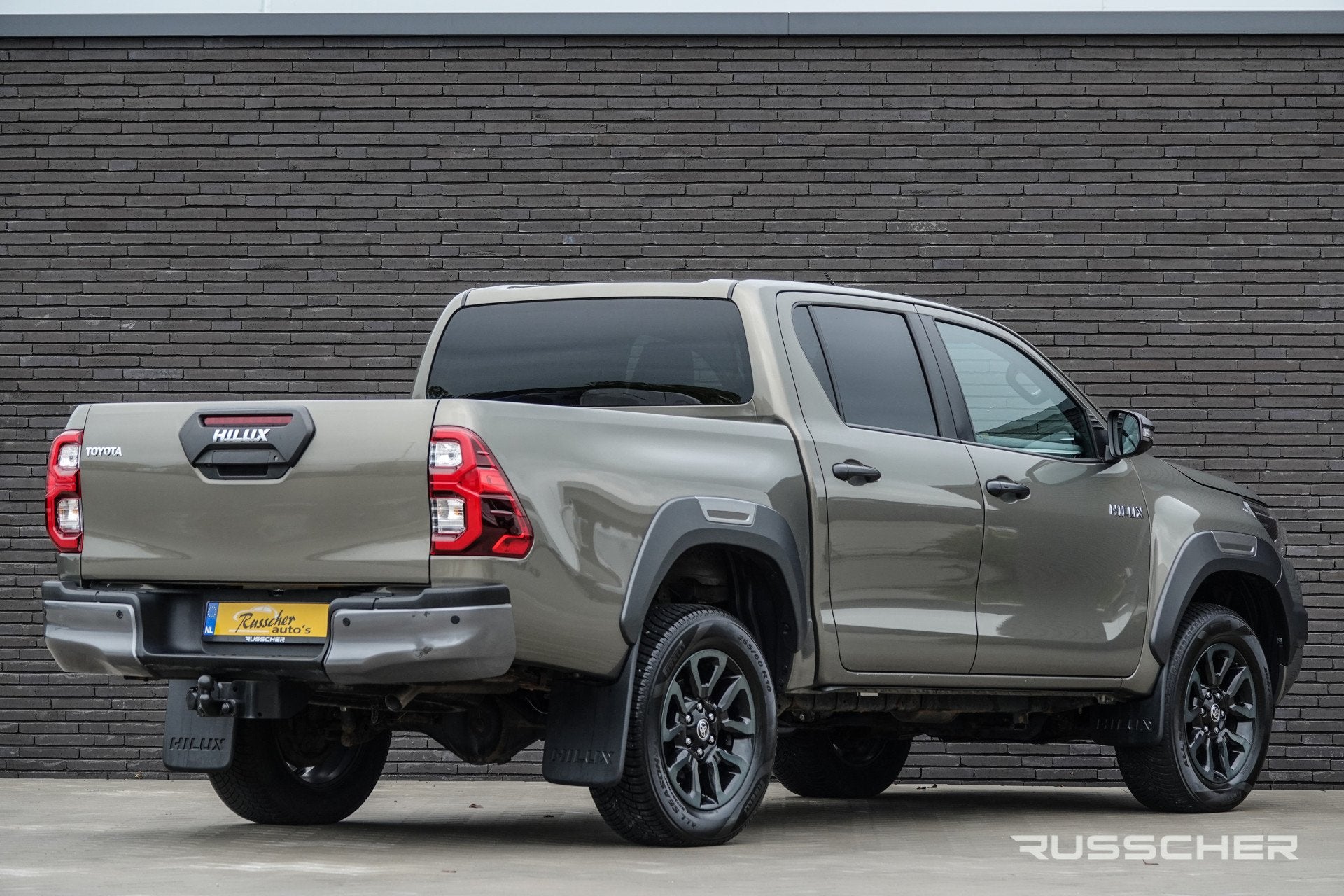Toyota Hilux 2.8 D-4D Double Cab 4X4 204Pk Aut. | Invincible, Automaat, Gebruikt, Zwart, 4 cilinders