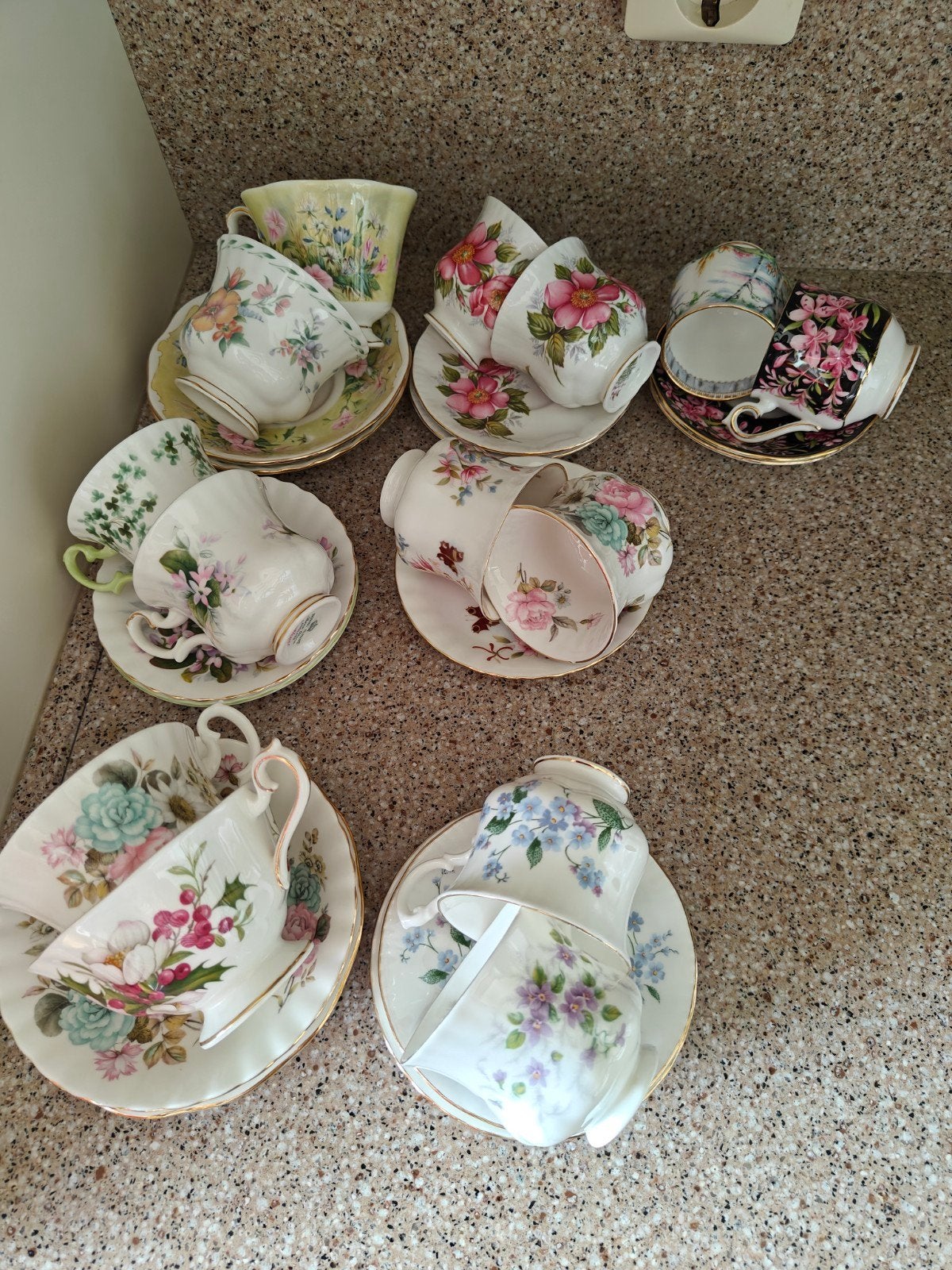 Royal Albert Kopjes en Schoteltjes - Diverse Sets, Ophalen, Klassiek, Zo goed als nieuw, Kop(pen) en/of Schotel(s)