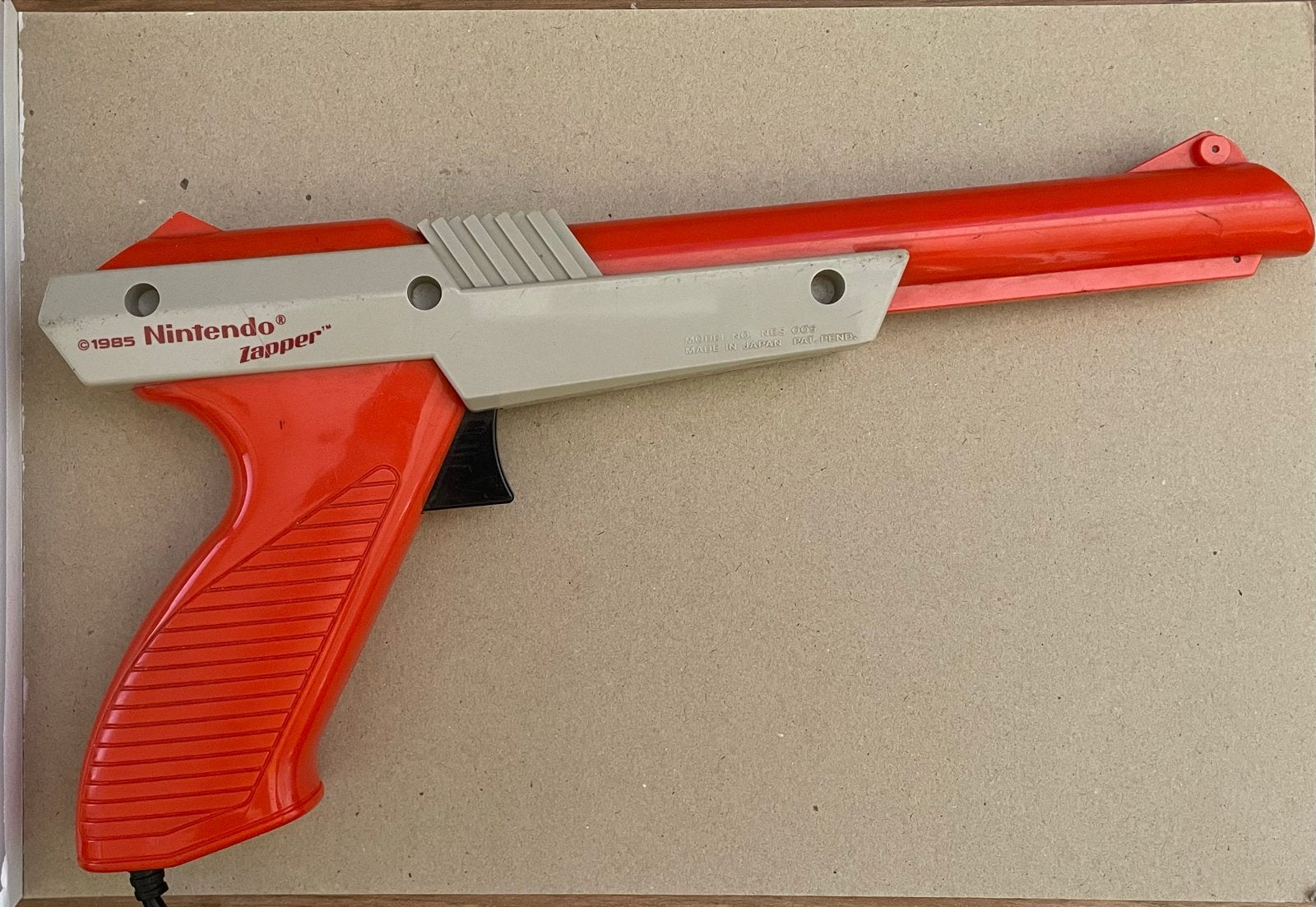 Nintendo NES Zapper met boekje - Origineel accessoire, Spelcomputers en Games, Spelcomputers | Nintendo NES, Verzenden, Gebruikt