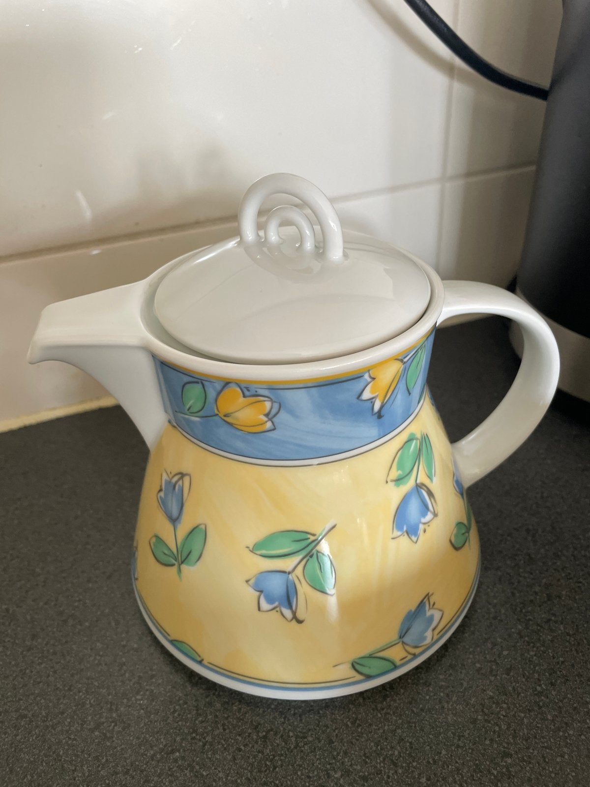 Mooie theepot met bloemmotief, Huis en Inrichting, Keuken | Servies, Ophalen, Zo goed als nieuw, Overige stijlen, Overige typen