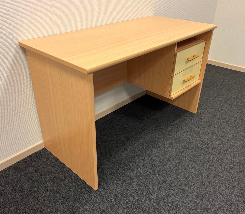 Lichtbruin bureau met twee lades, Gebruikt, Met lades, Spaanplaat of MDF, Schoolbureau