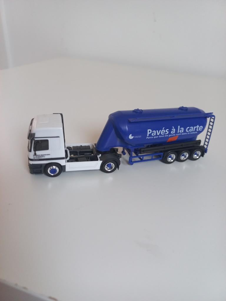 Te koop mooie nieuwe Luxemburgse cement silo, Ophalen of Verzenden, Zo goed als nieuw, Bus of Vrachtwagen, Herpa