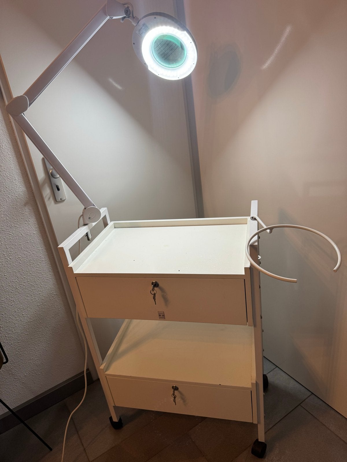 Witte trolley met lade en loeplamp, Werkplek, Ophalen, Gebruikt, Kast