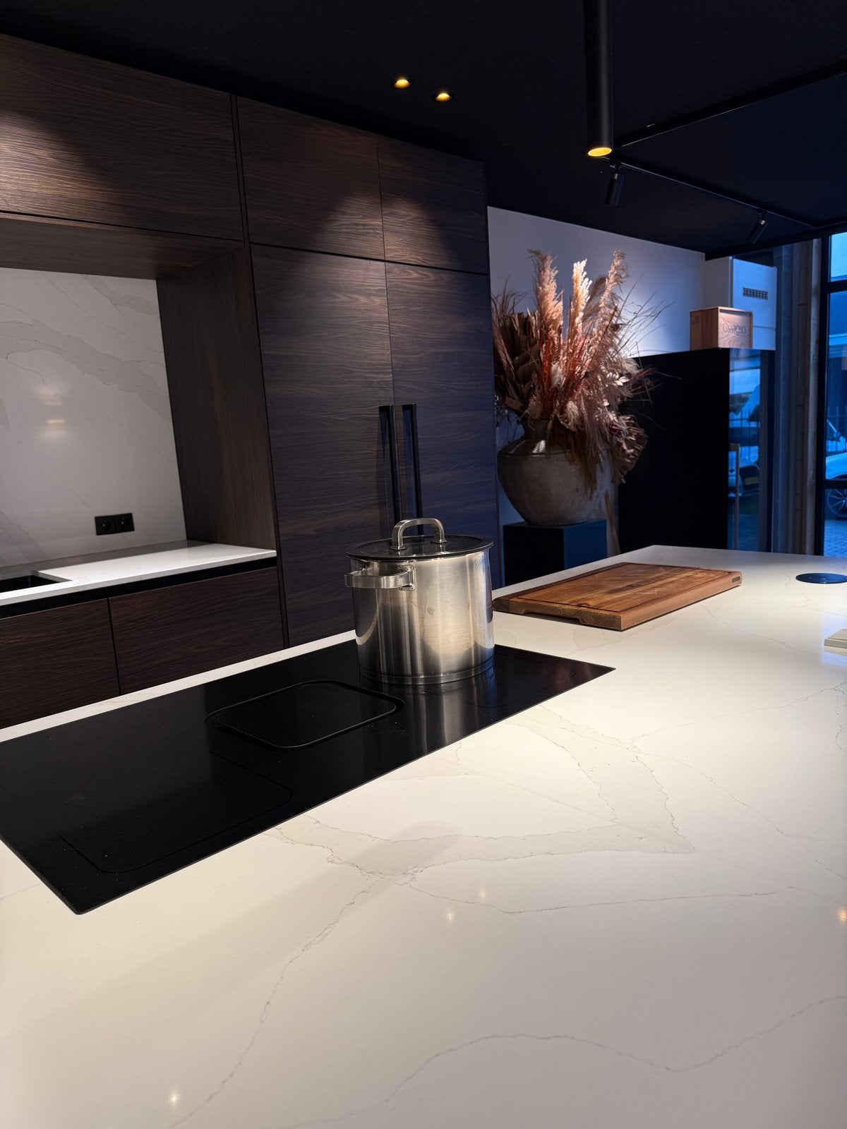Luxe maatwerk showroomkeuken met ATAG apparatuur, Huis en Inrichting, Keuken | Complete keukens, Ophalen, Bruin, Overige typen
