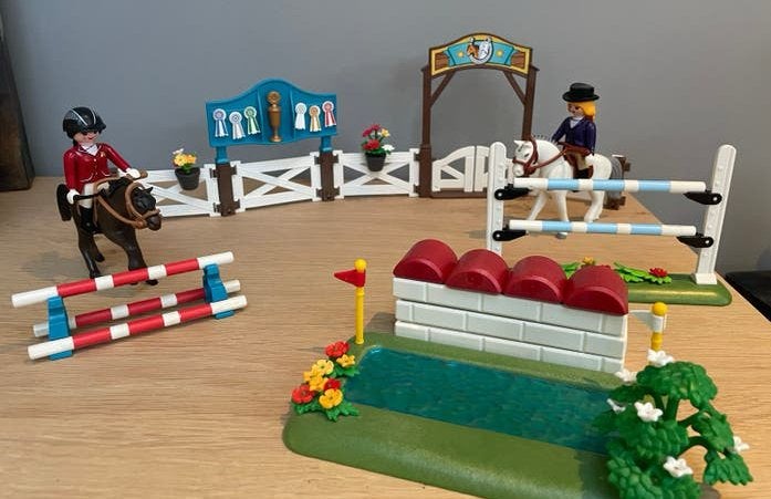 Set playmobil met doos 6930 springparcours paardenwedstrijd, Ophalen of Verzenden, Gebruikt