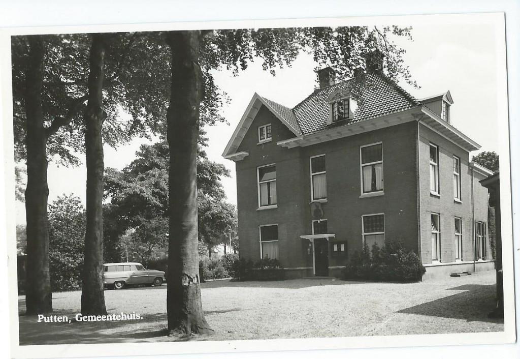Ansichtkaart PUTTEN  Gemeentehuis, Verzamelen, Ansichtkaarten | Nederland, Verzenden, Gelopen, Gelderland
