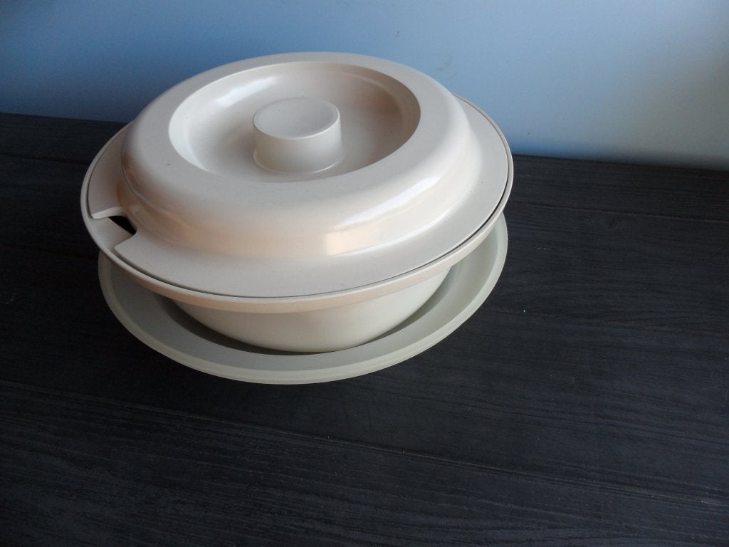 Vintage Tupperware kom met deksel en onderschaal, Gebruikt, Met deksel, Ophalen of Verzenden, Bak of Kom