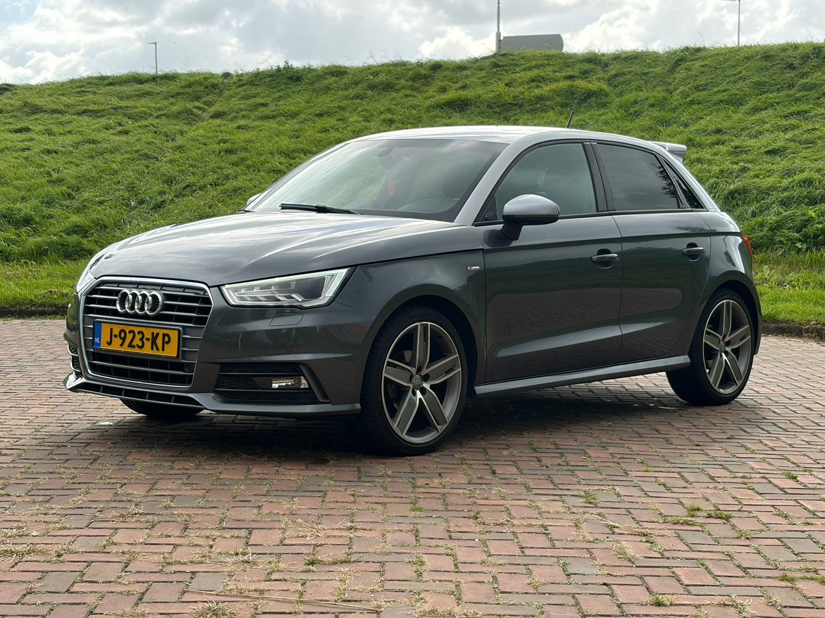 Audi A1 1.0 Tfsi Sportback S-Tronic 2016 3 x S-line Led/S1, Auto's, Euro 5, Zwart, Particulier, 1065 kg