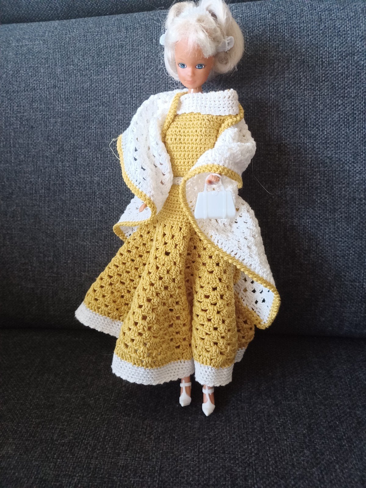 Gehaakte barbiejurk met bijpassende stola, Ophalen of Verzenden, Nieuw, Barbie