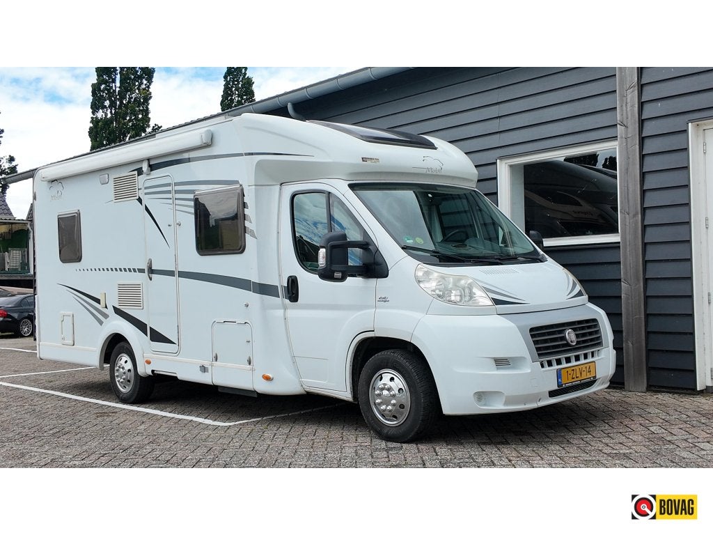 Sunlight T64 camper voor 4 personen met hefbed en fransbed, Caravans en Kamperen, Campers, Chemisch toilet, Sunlight, Fiat, Koelkast