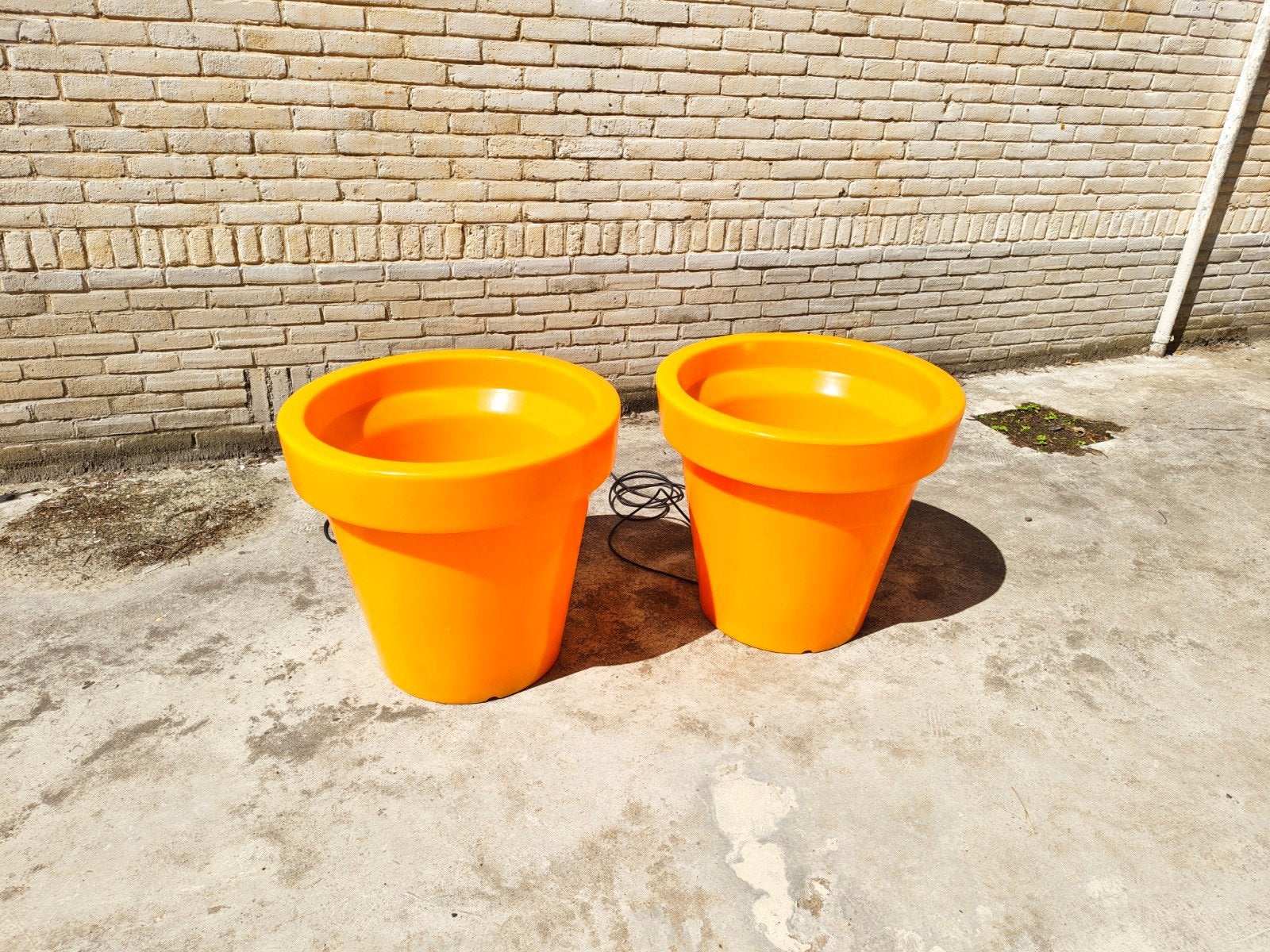 2x oranje bloom kunstof bloempot met verlichting, Kunststof, Gebruikt, 40 cm of meer, Rond