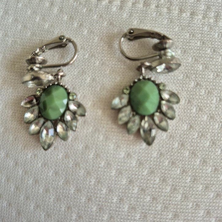 Nieuwe Oorbellen met Groene Steen en Strass, Overige materialen, Hangers, Nieuw, Ophalen of Verzenden