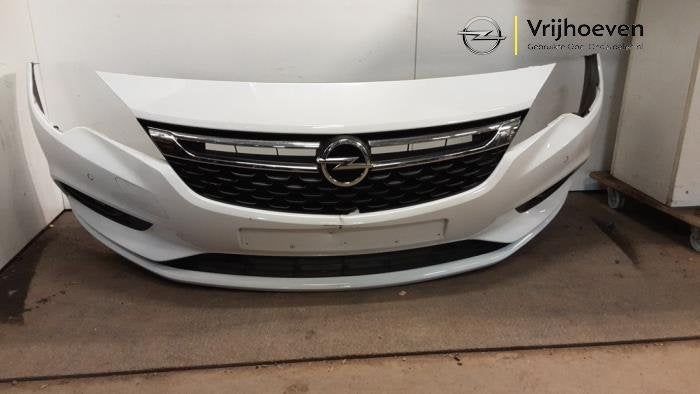 Voorbumper van een Opel Astra (Astra K 15-) (Z40R), Gebruikt, -, -, Opel
