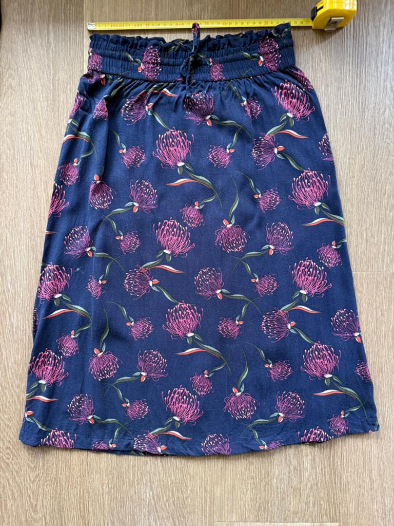 Leuke gebloemde soepel vallende gebloemde rok Hema maat S, Kleding | Dames, Rokken, Ophalen of Verzenden, Gedragen, Maat 36 (S)
