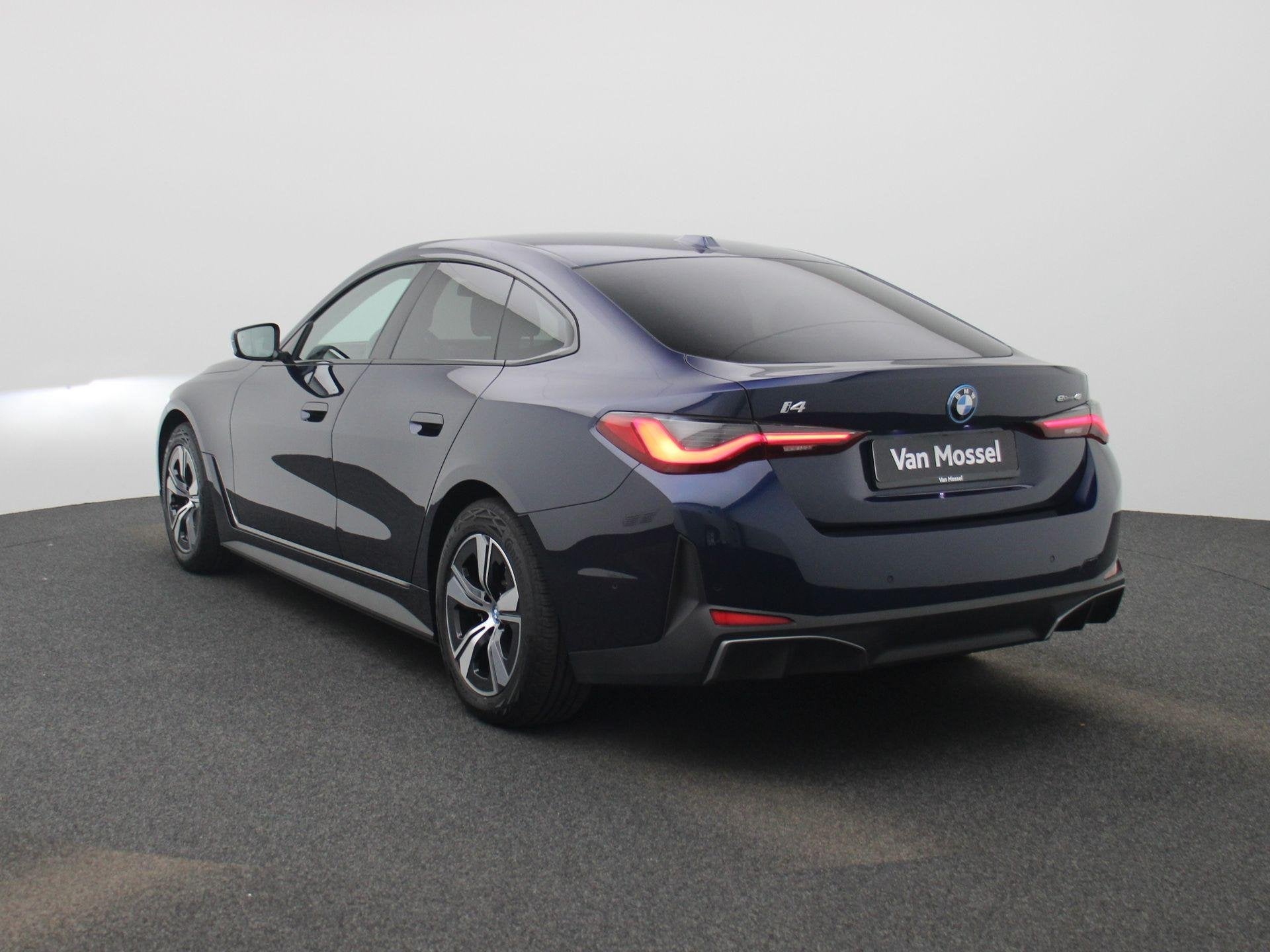 BMW i4 eDrive40 | Automaat | Apple Carplay | Camera | Parkee, Auto's, 12 maanden, Gebruikt, 340 pk, 2125 kg