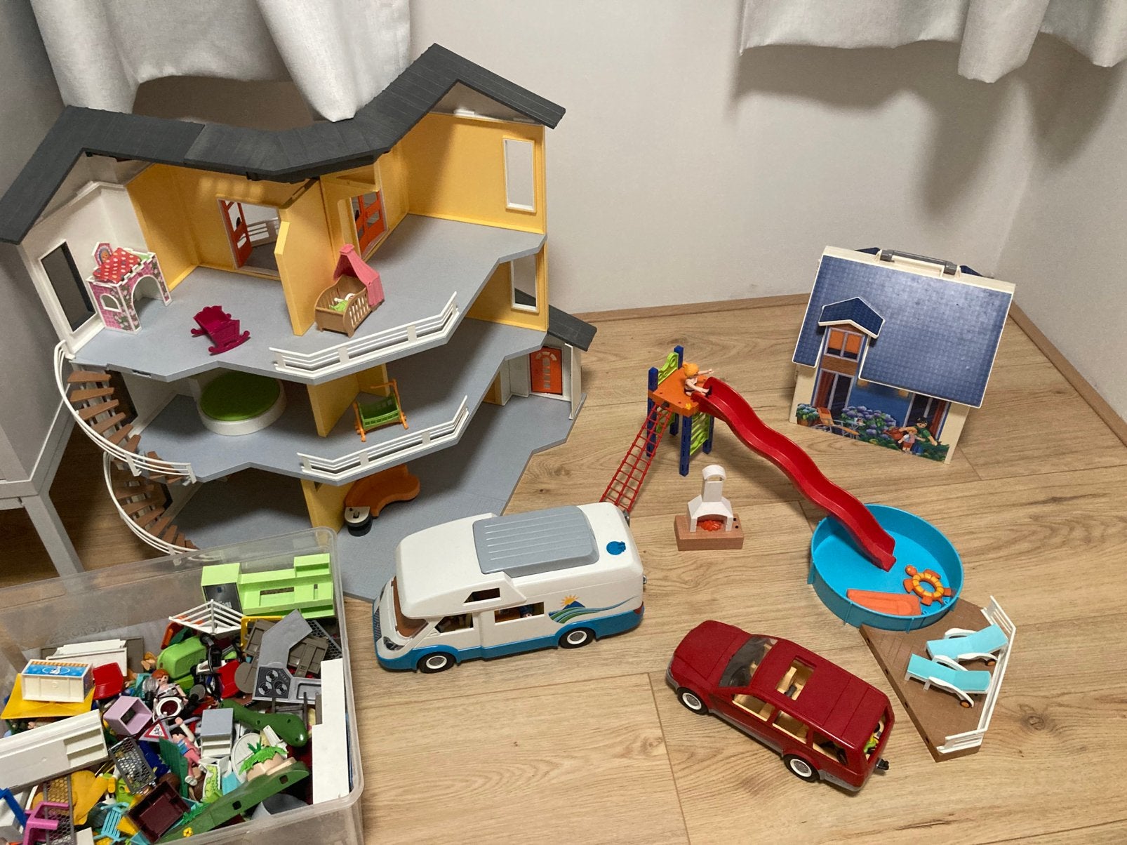 Playmobil groot & klein huis, camper en auto., Kinderen en Baby's, Speelgoed | Thomas de Trein, Zo goed als nieuw, Ophalen