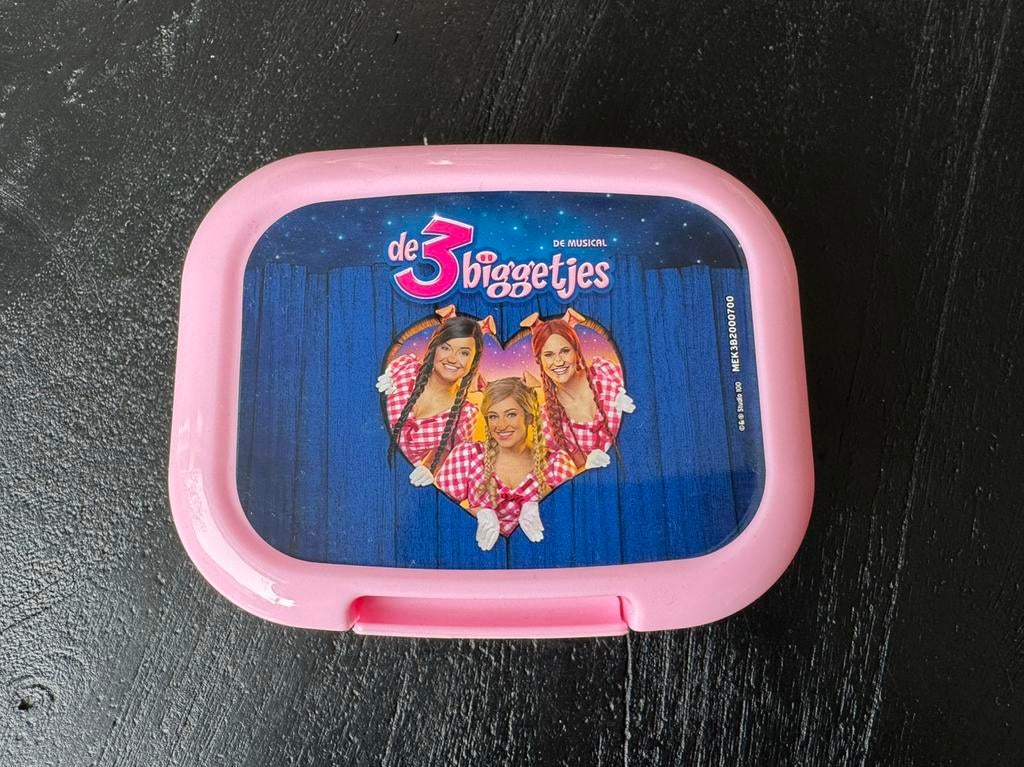 K3 de musical 3 biggetjes broodtrommeltje en puzzel, Ophalen of Verzenden, Meer dan 50 stukjes, Zo goed als nieuw, 4 tot 6 jaar