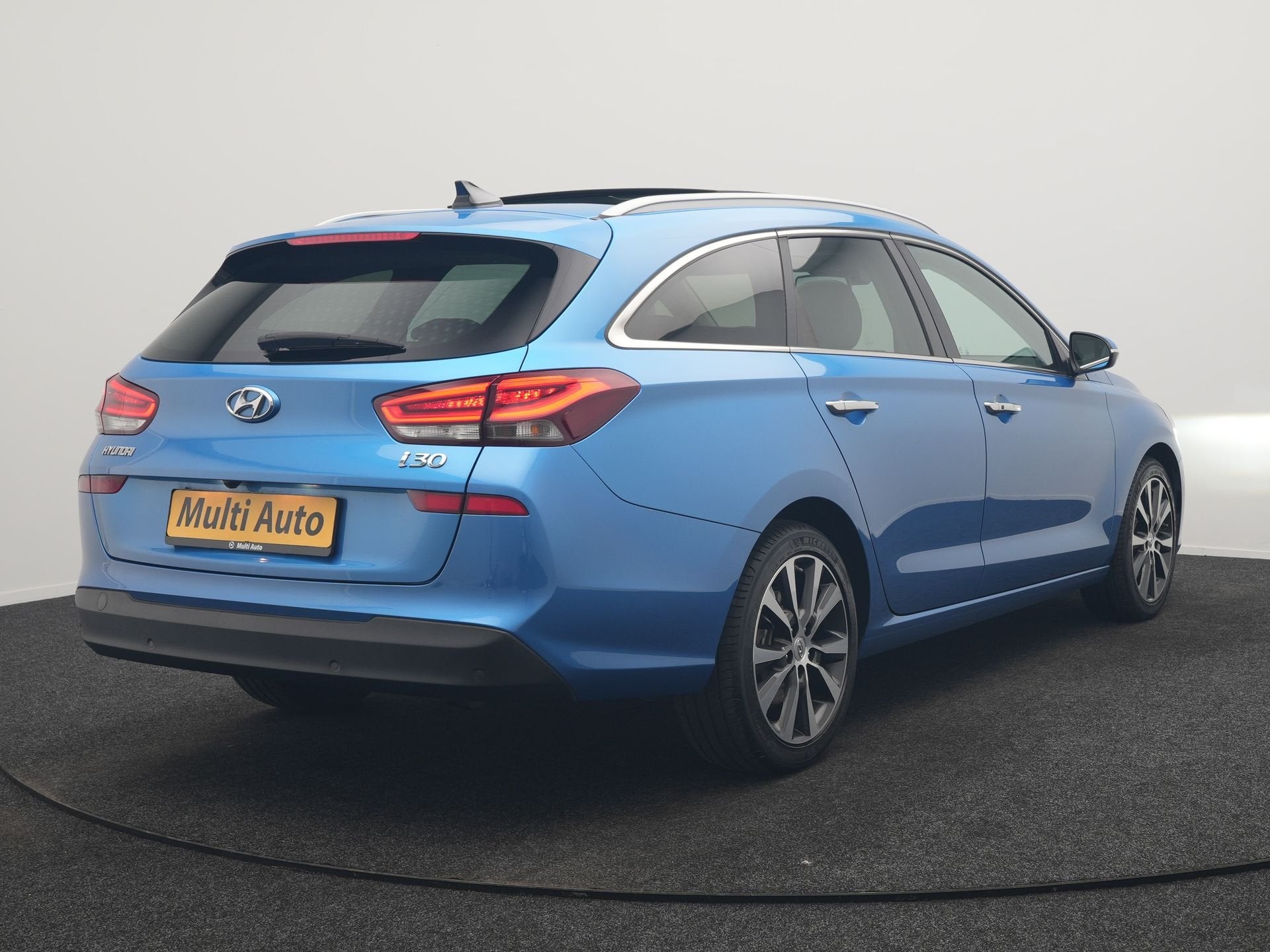 Hyundai i30 Wagon 1.4 T-GDI Premium 141pk | Panodak | Adapti, Auto's, 4 cilinders, Blauw, Automatische klimaatregeling, Leder