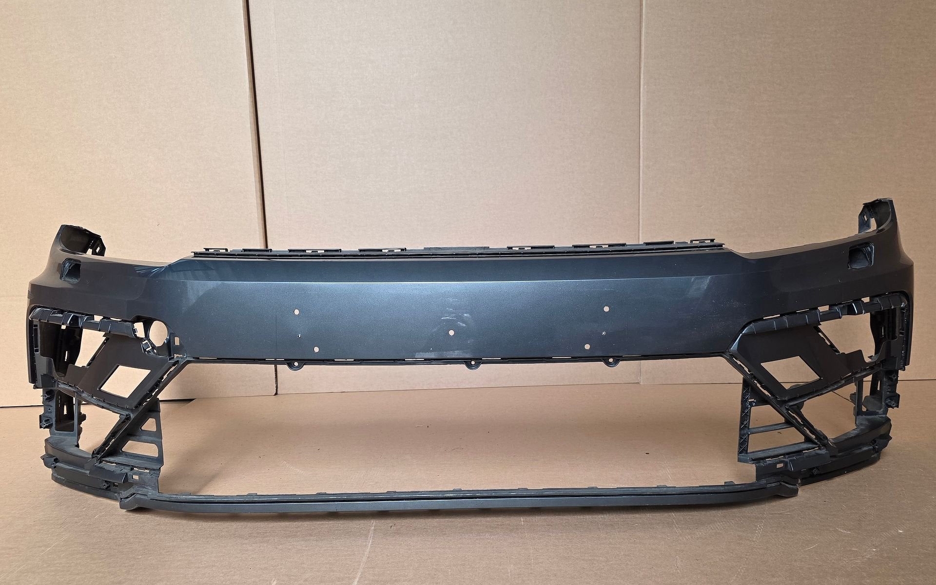 Voorbumper VW Tiguan 5NA R-line 4xPDC KLS L R7H BUMPER ORGIN, Gebruikt, -, Ophalen of Verzenden, Bumper