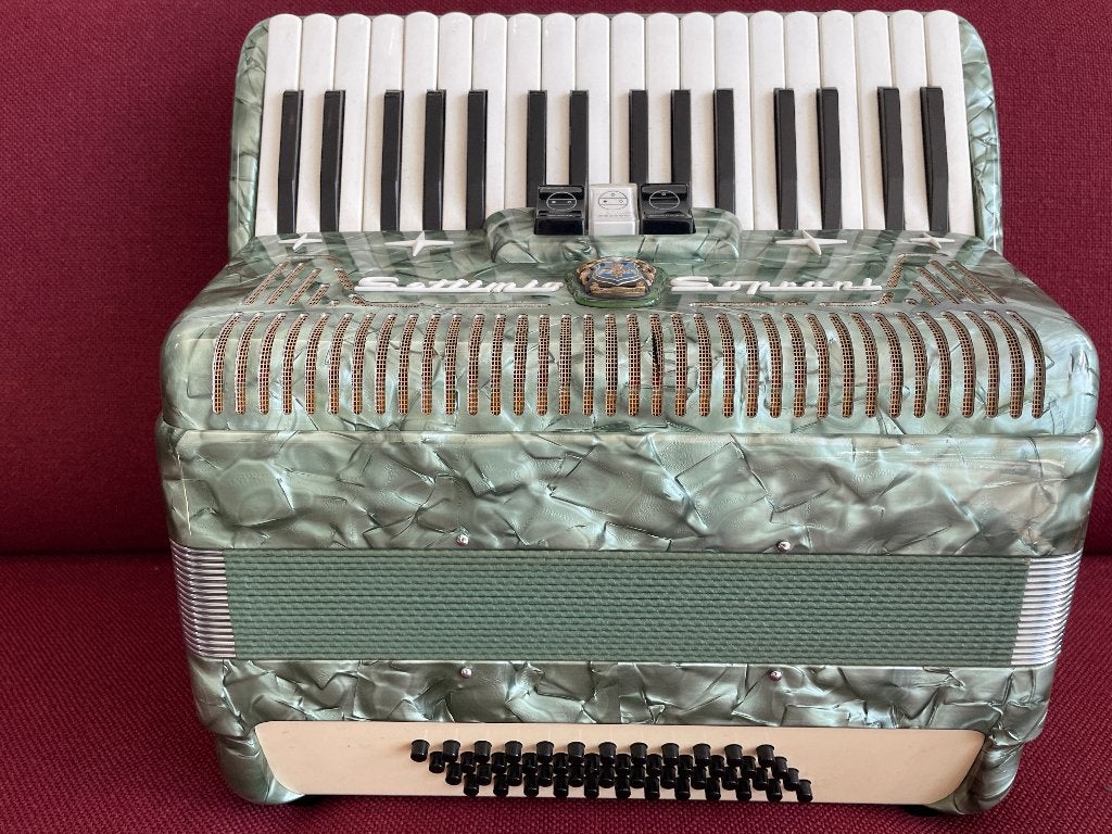 Kleine italiaanse Settimio Soprani accordeon.48 bas.3korig ., Muziek en Instrumenten, Accordeons, Overige merken, Met koffer, 48-bas