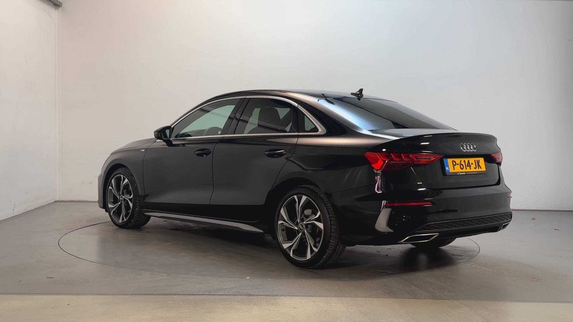 Audi A3 Limousine 35 TFSI S edition S-Line Adaptive Cruise N, Auto's, Audi, Dealer onderhouden, 4 cilinders, Leder en Stof, Zwart