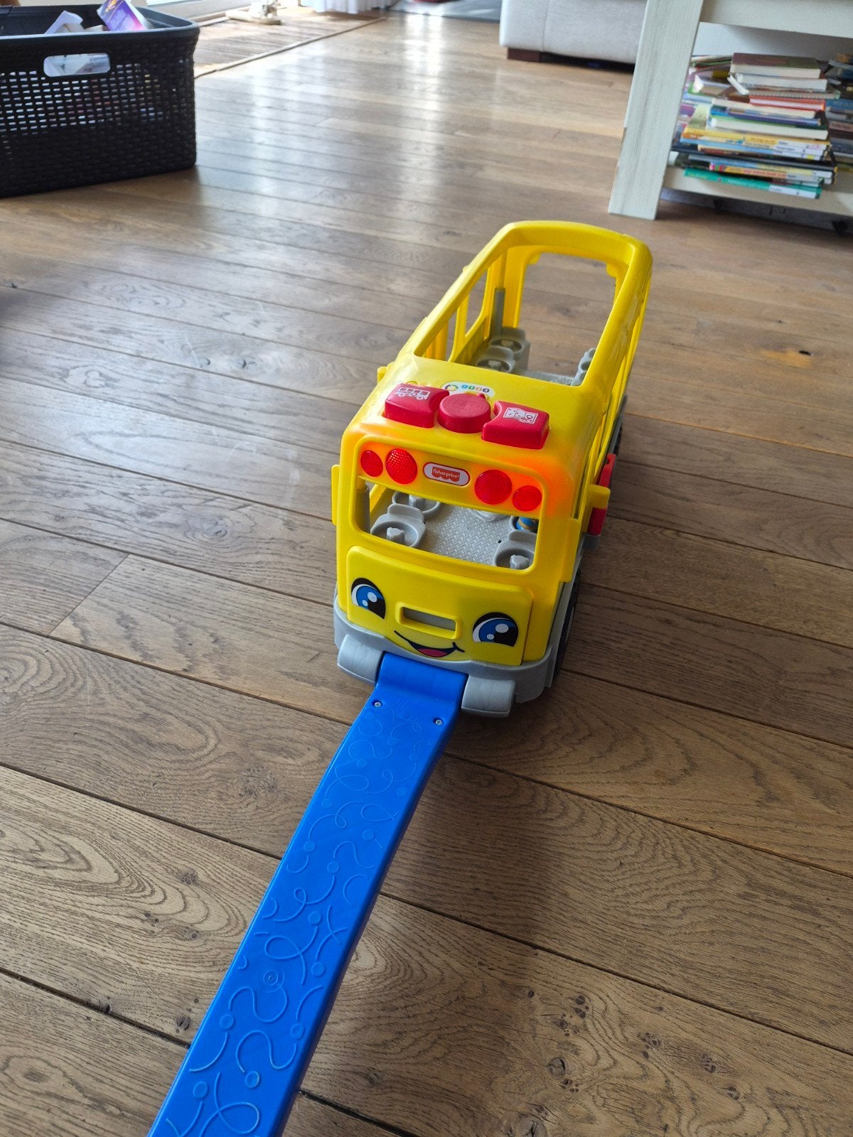 Fisher-Price Schoolbus met geluid en figuren, Kinderen en Baby's, Ophalen, Zo goed als nieuw, Met licht