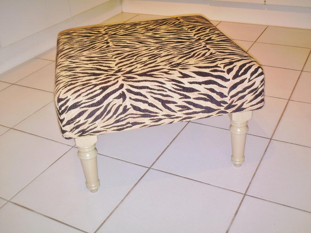 Voetenbank 60x60cm - zebra stof - 704 WIT - NIEUW !!, Huis en Inrichting, Banken | Voetenbanken en Poefen, Ophalen, Nieuw, Stof