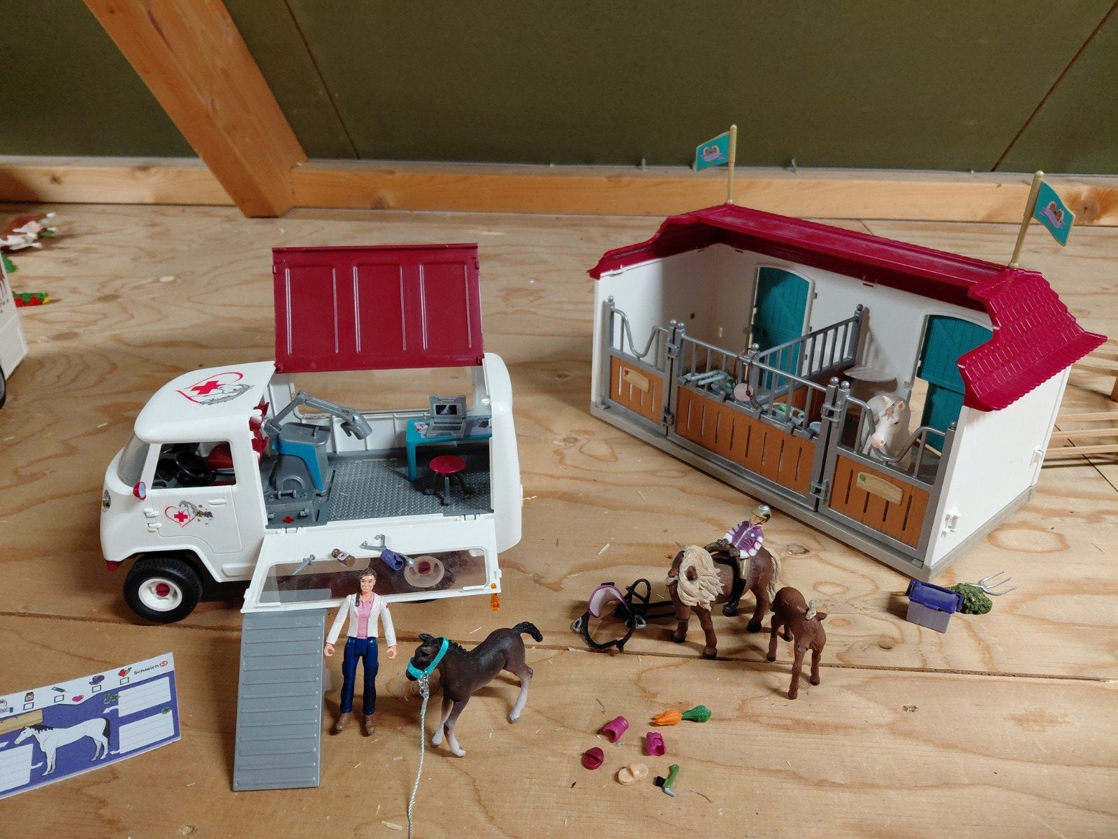Schleich Horse Club paardenstal en dierenarts auto, Ophalen of Verzenden, Zo goed als nieuw, Jongen of Meisje