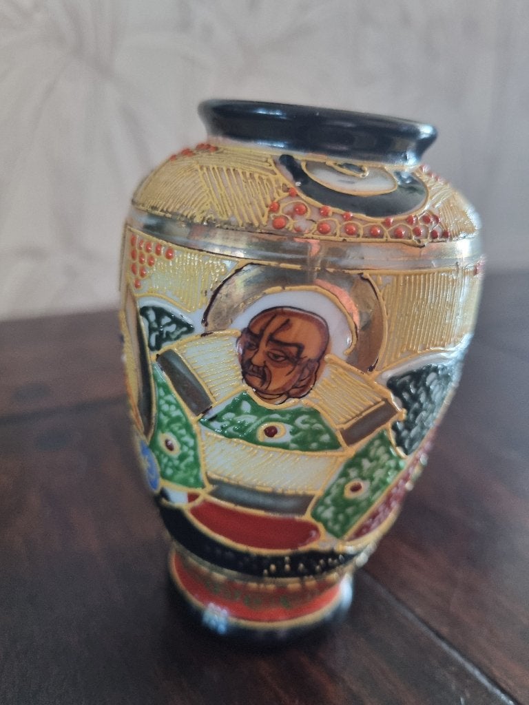 Japans Porseleinen Satsuma Vaasje - Anno 1925 -, Antiek en Kunst, Japan, Ophalen of Verzenden, Vaas, Gemerkt