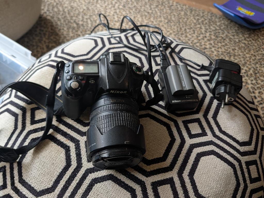 Nikon D90 DSLR + 18-105mm VR kit lens, lader & accu, Ophalen, Gebruikt, Nikon, Geen optische zoom