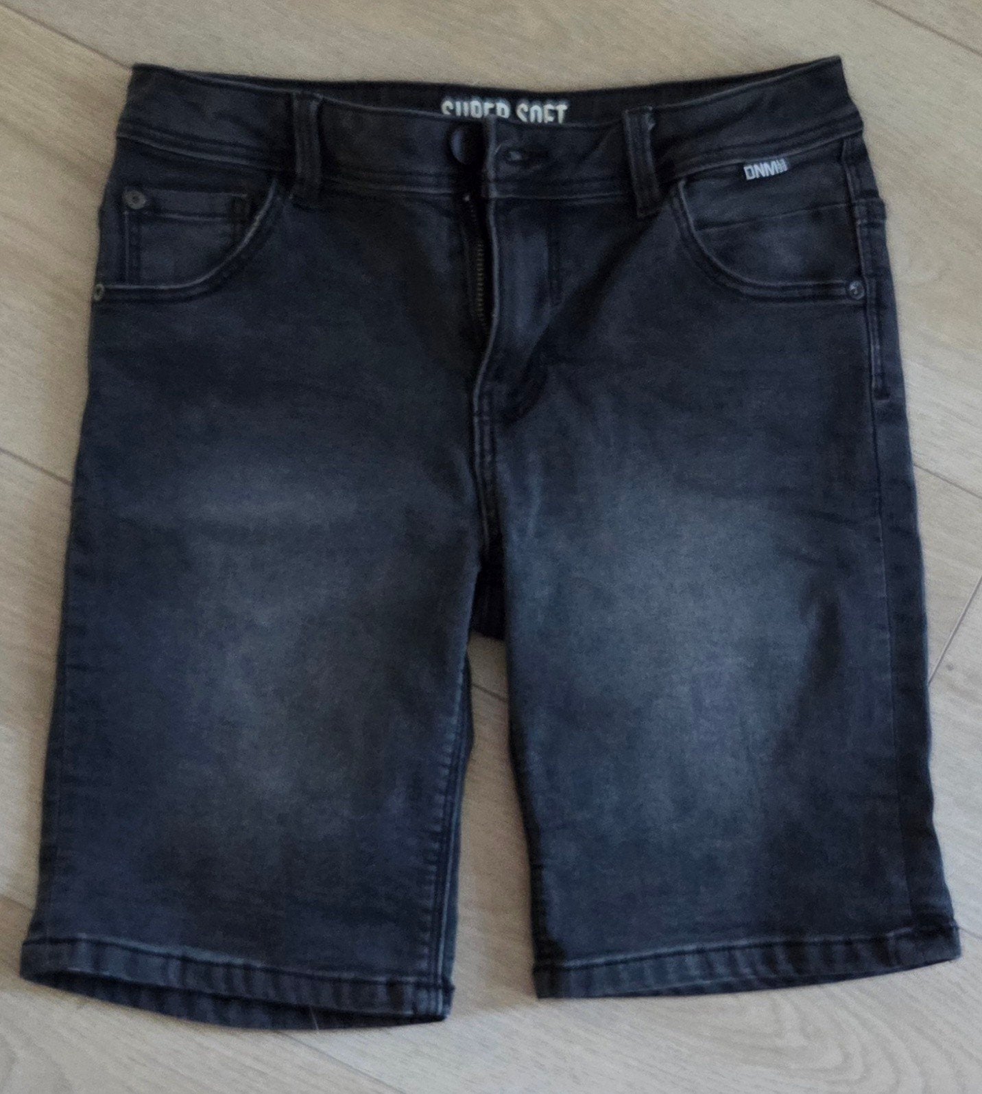 Stoere grijze denim korte broek maat 152, Broek, Gebruikt, Ophalen of Verzenden, DNM