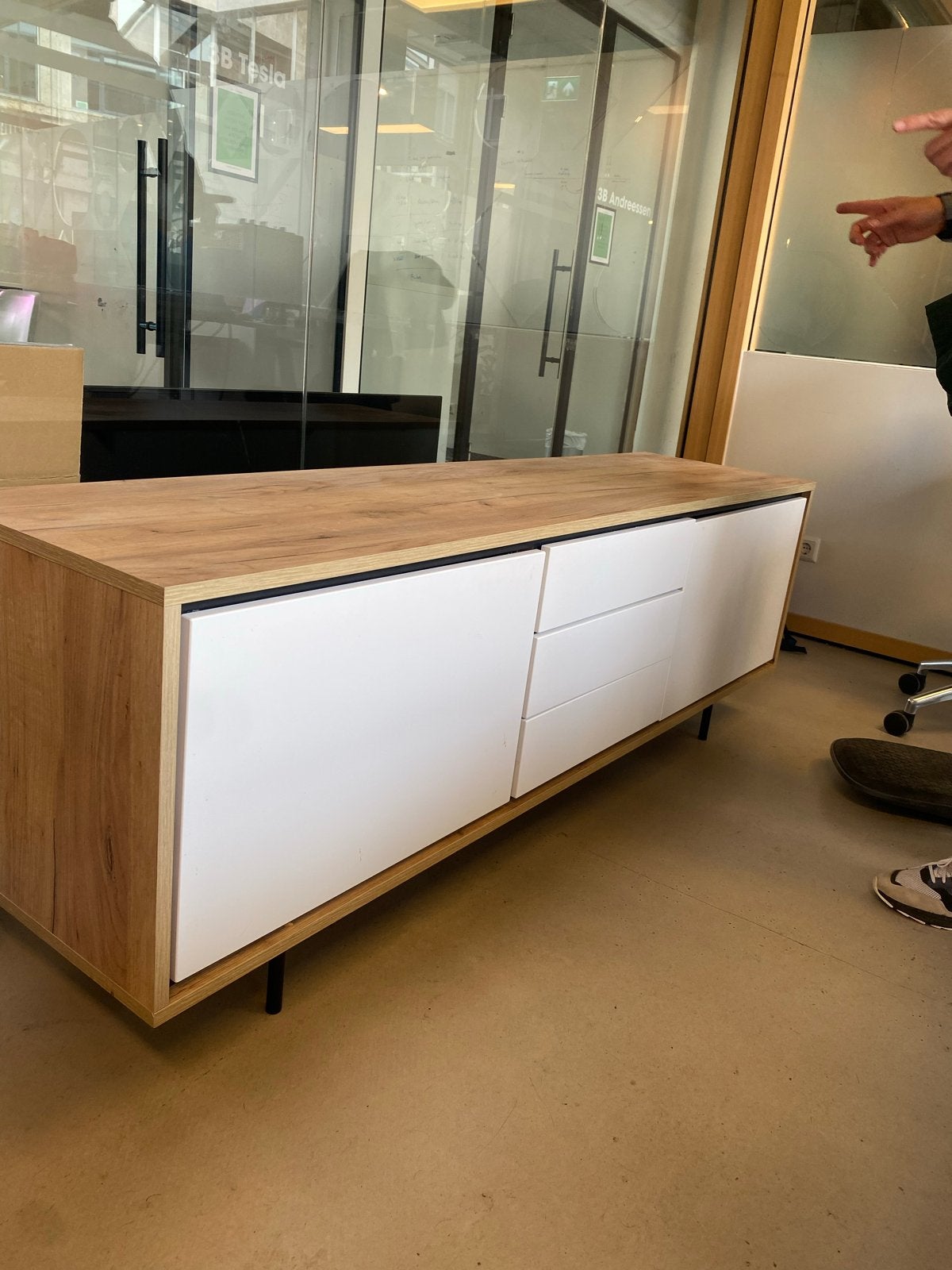 Modern wit en eiken dressoir - 177x41x60 cm, Ophalen, Gebruikt, 150 tot 200 cm, Eikenhout