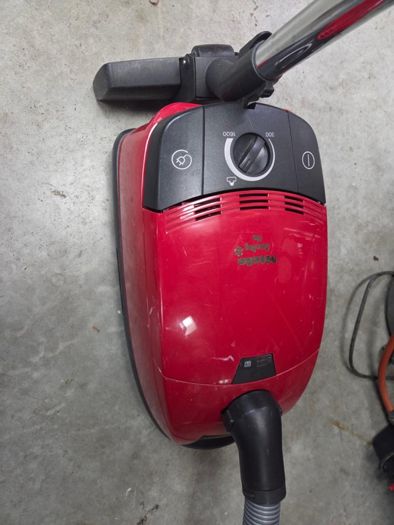 Miele Cat & Dog Plus Sledestofzuiger - Rood, Witgoed en Apparatuur, Stofzuigers, Gebruikt, Ophalen of Verzenden, 1600 tot 2000 watt