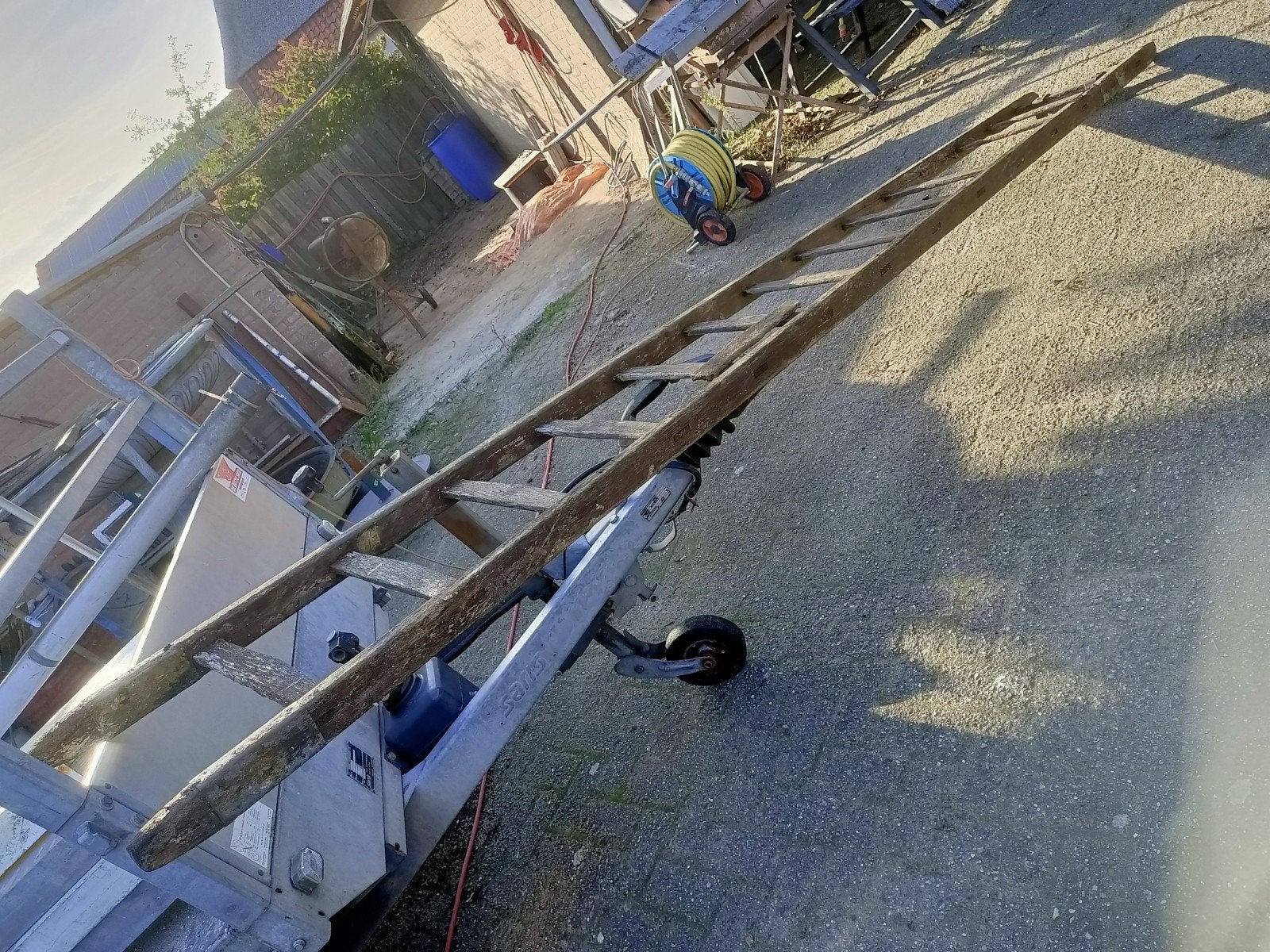 Antieke fruitladder van 373 cm lang met 1 kapotte trede, Ophalen, Gebruikt, 2 tot 4 meter