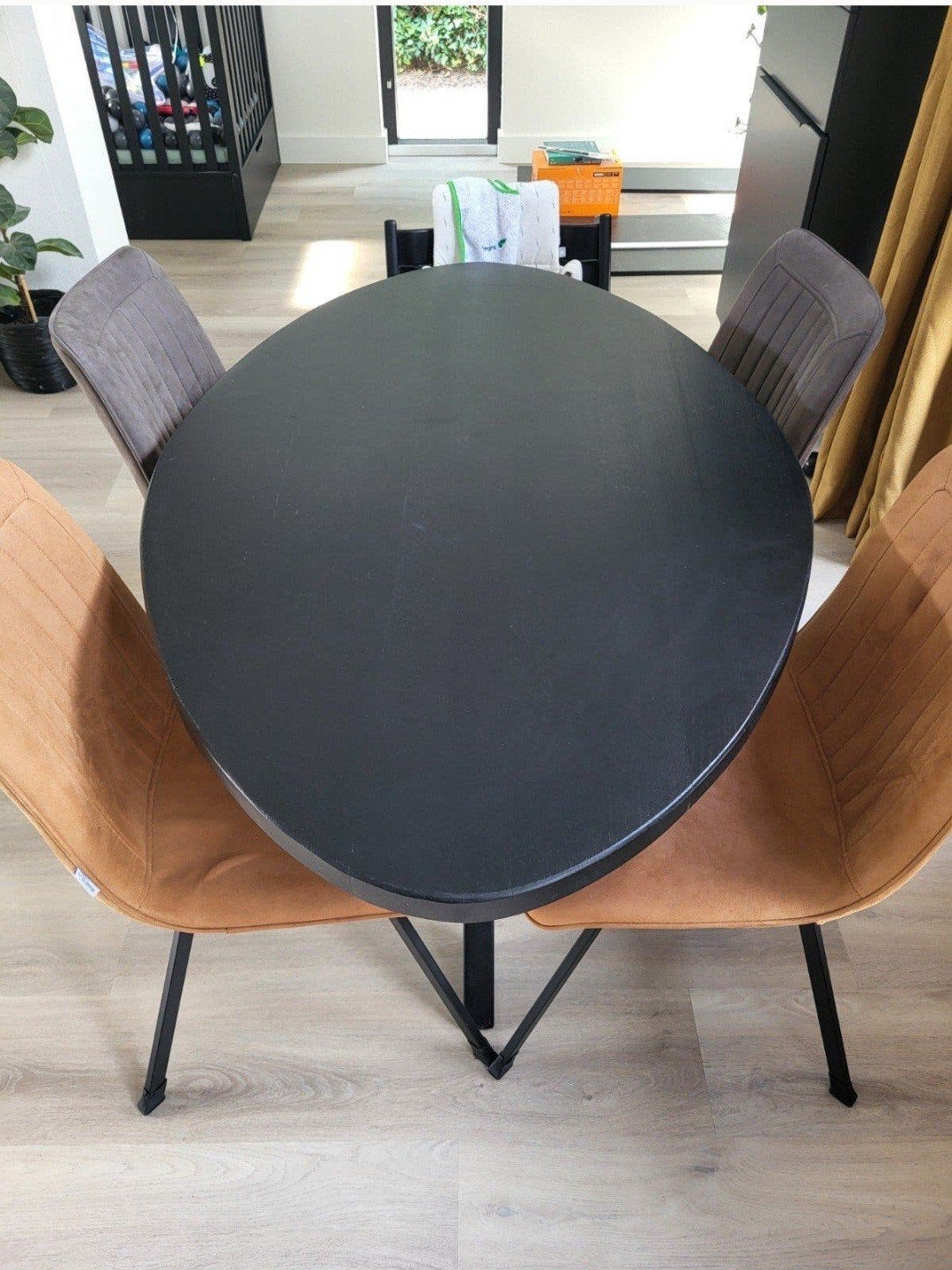 Ovale eetkamertafel zwart mangohout, Huis en Inrichting, Ophalen, Zo goed als nieuw, Ovaal, 100 tot 150 cm