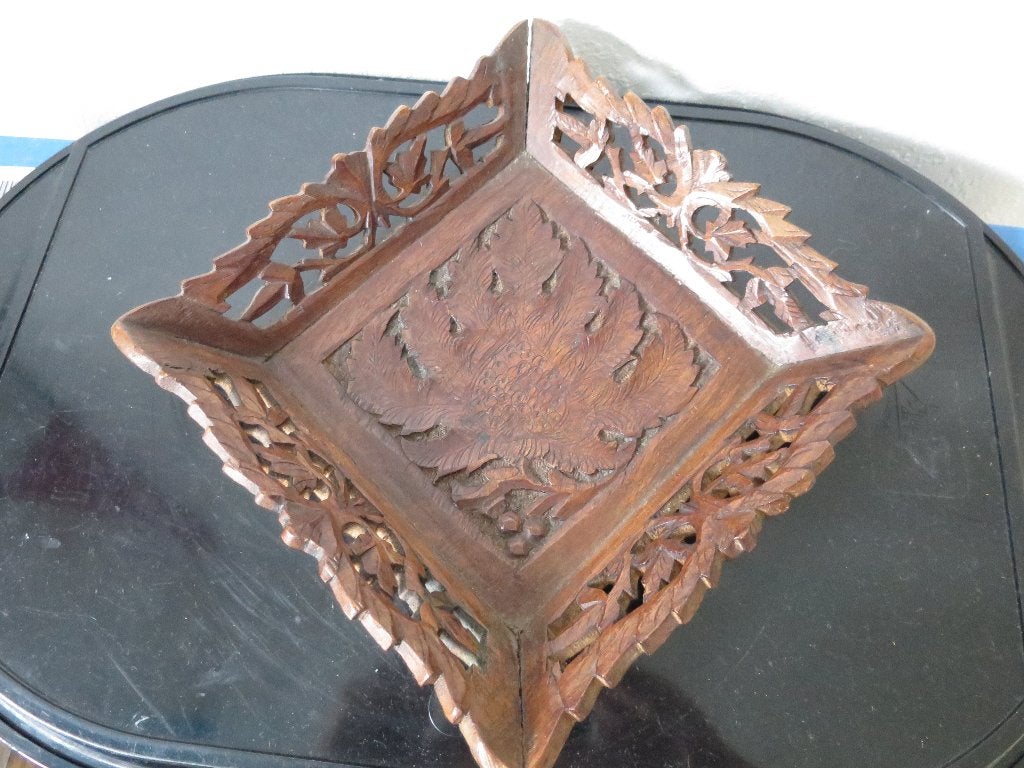 MOOI UIT HOUT GESNEDEN SCHAAL AARDBEI/BLAD 22/22 CM, Ophalen of Verzenden