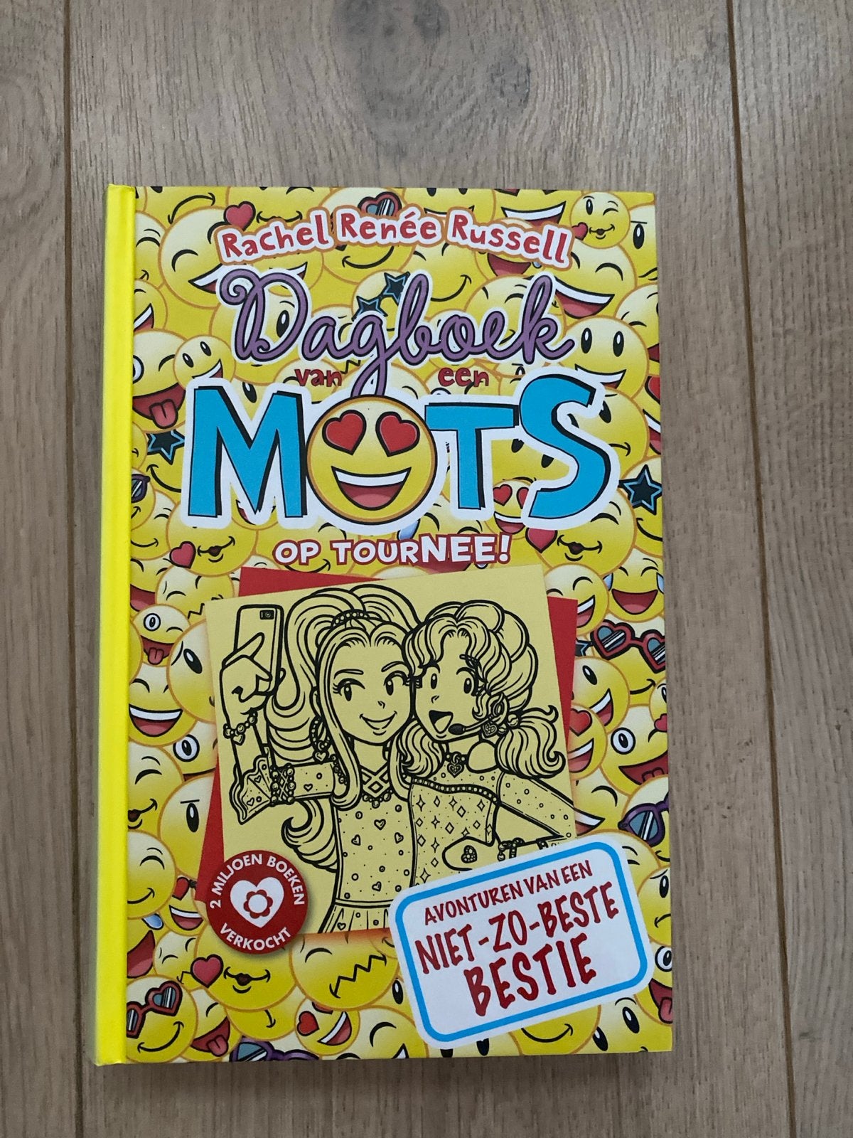 Dagboek van een Muts op Tournee! - Rachel Renée Russell, Boeken, Ophalen of Verzenden, Zo goed als nieuw, Fictie