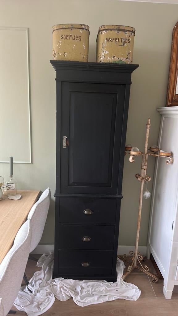 Brocante grenen kast, krijtverf zwart, Ophalen, Gebruikt