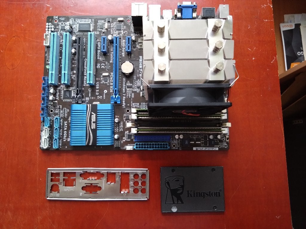 Asus P8H67-V moederbord combo, Computers en Software, Moederborden, Ophalen, Gebruikt, DDR3, ATX