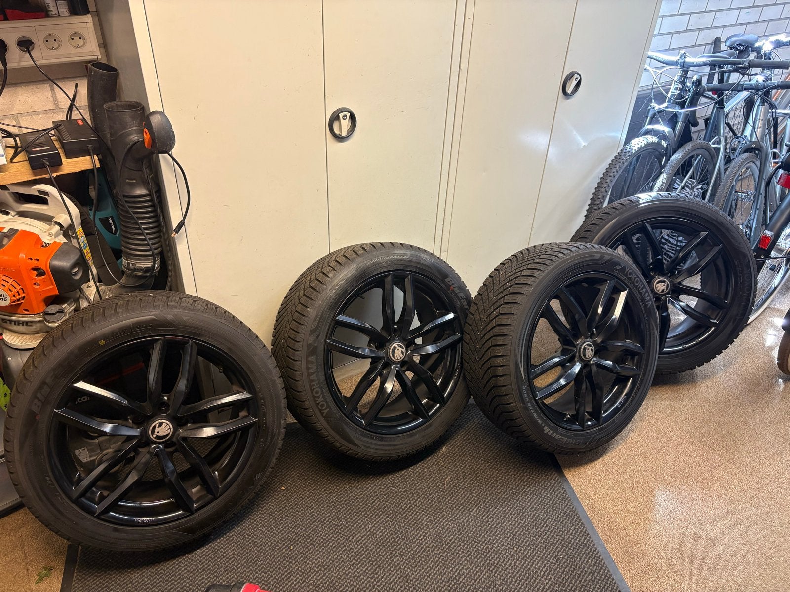 ZGAN Yokohama BluEarth Winterbanden 245/45/18 met 9mm profie, Auto-onderdelen, Ophalen, 18 inch, Banden en Velgen, Winterbanden