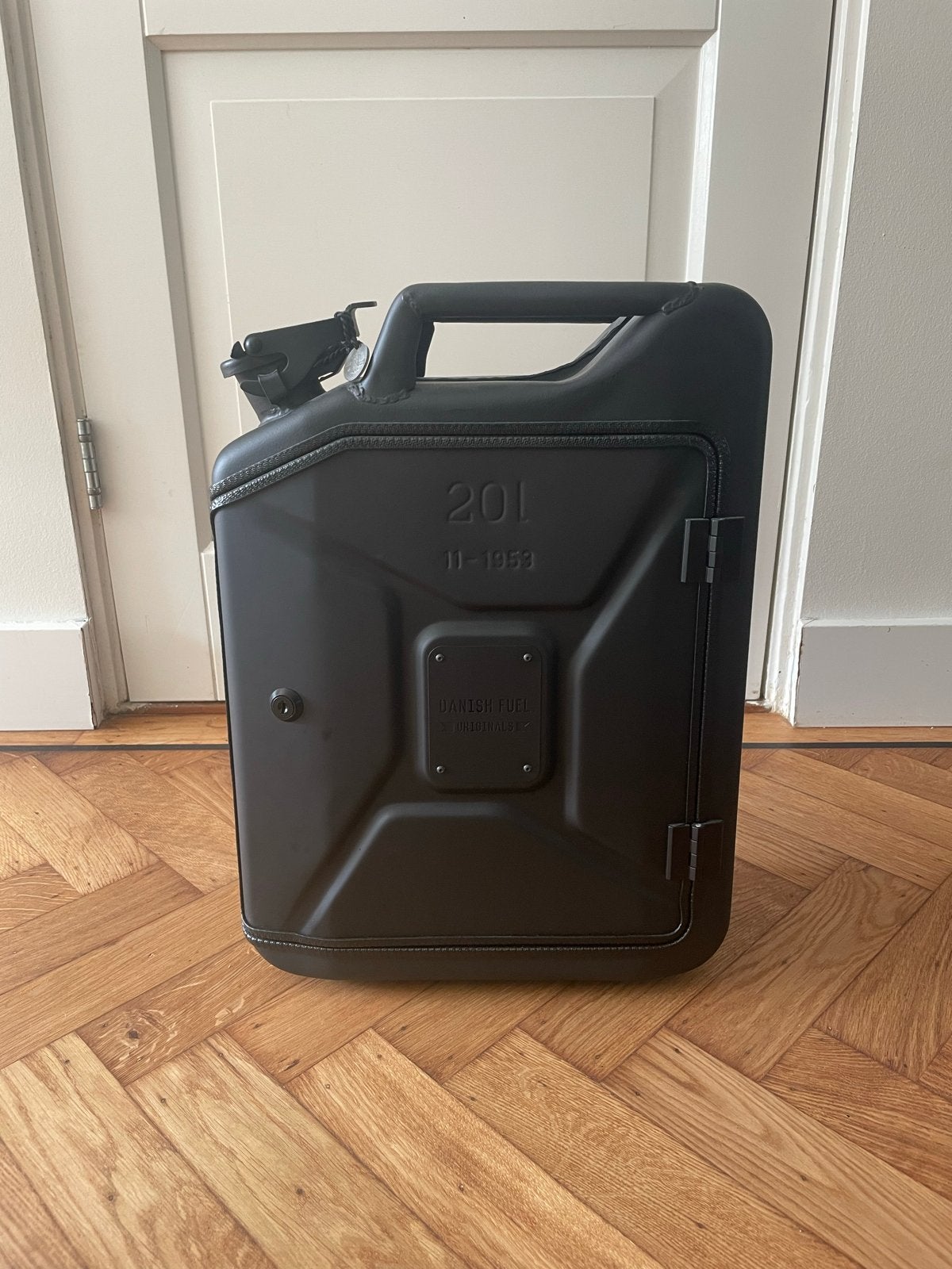 Danish Fuel Jerry Can Bar / Kastje - Zo goed als nieuw, Ophalen, Zo goed als nieuw