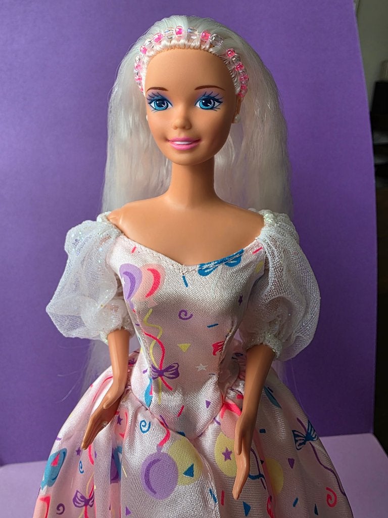 birthday barbie herworteld rerooted haar, Verzamelen, Poppen, Ophalen of Verzenden, Gebruikt, Pop