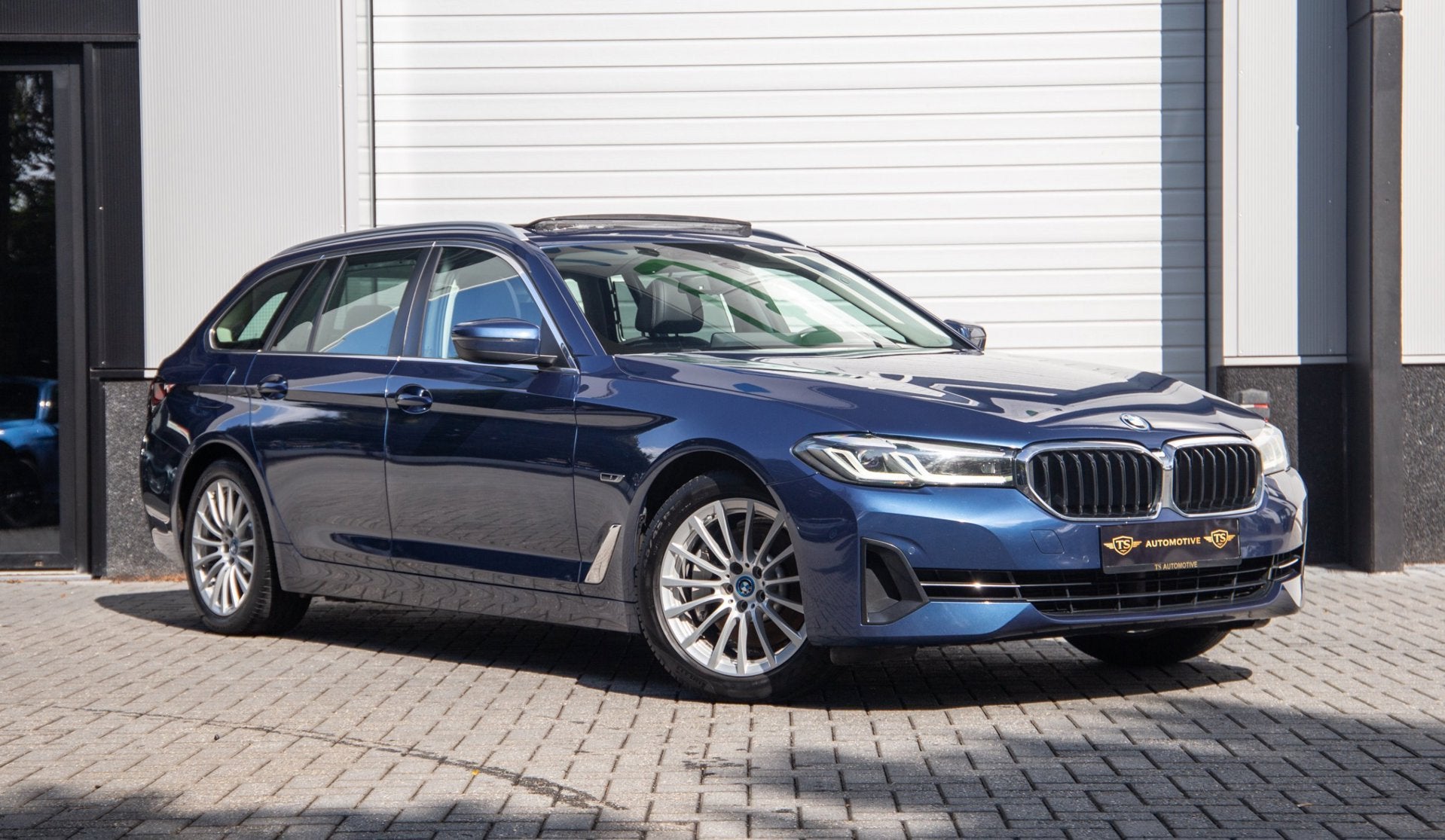 BMW 5-serie Touring 530e High Executive / SOH 89% / Pano / K, Gebruikt, Zwart, 4 cilinders, Blauw