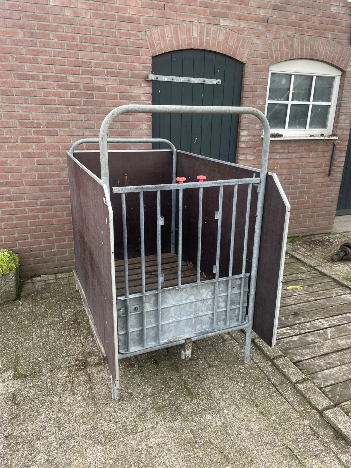 Kalverhokken/ eenlingboxen, Stalling