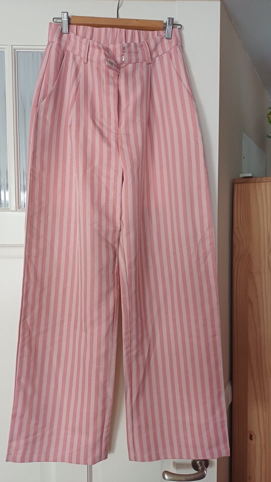 Studio Amaya Anna Pants - Roze gestreepte broek, Kleding | Dames, Broeken en Pantalons, Zo goed als nieuw, Maat 42/44 (L), Roze