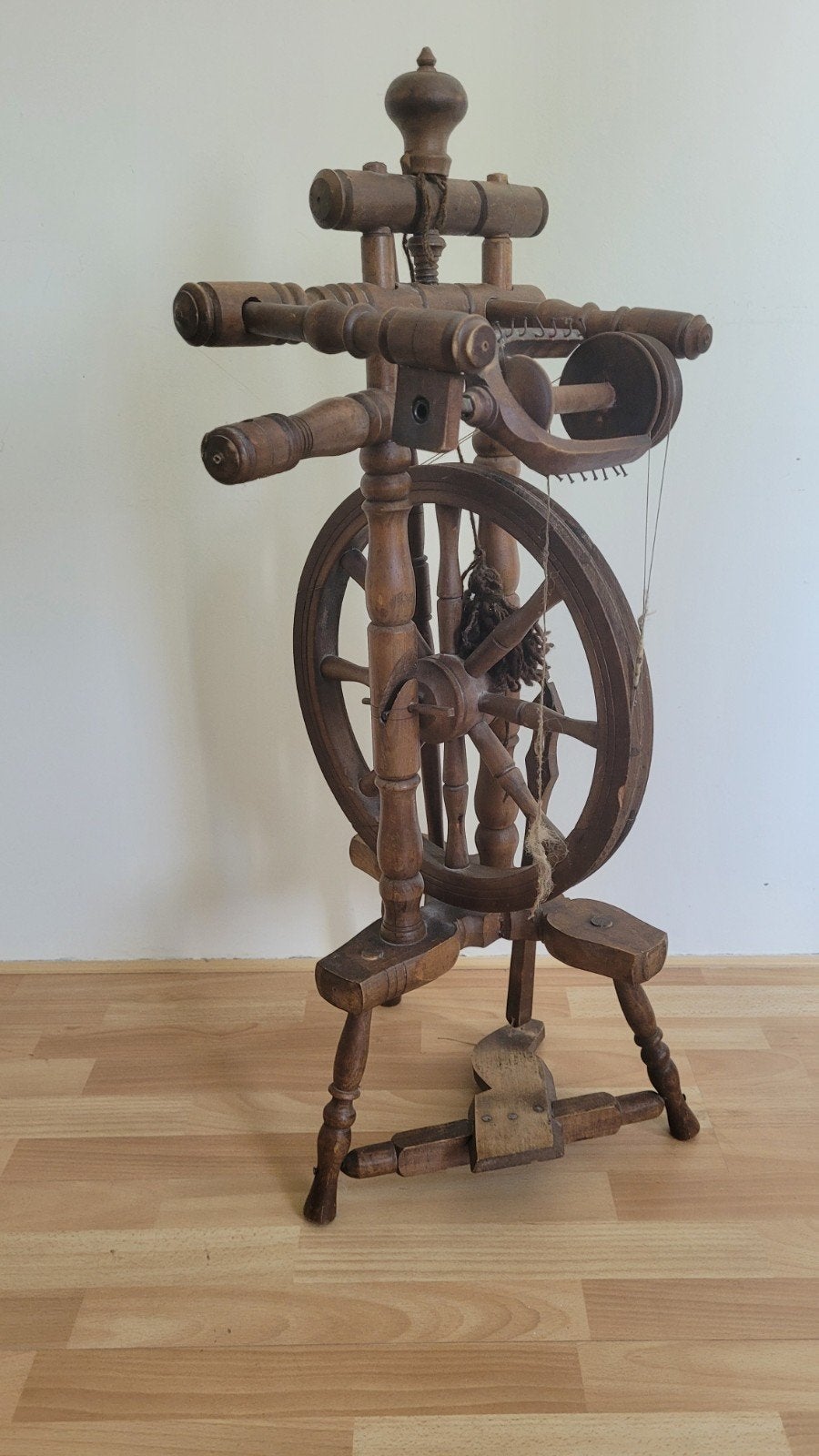 Mooi antiek houten spinnenwiel te koop, Ophalen, Spinnewiel